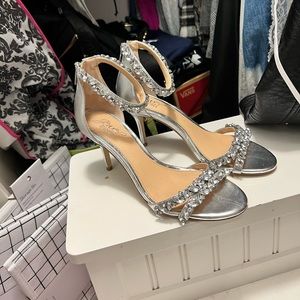 Badgley Mischka Silver Open Toe Heel in Size 7